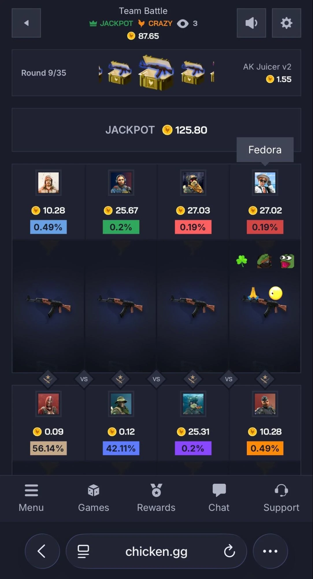 Chicken.GG Case Battle on mobile browser showing a Jackpot Crazy team battle with 4v4 format, Round 9 of 35, demonstrating the mobile-optimized interface